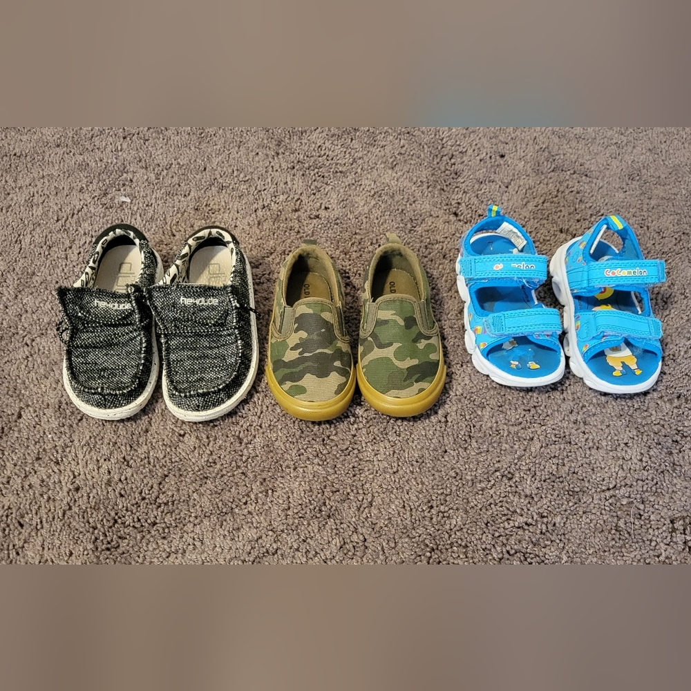 Size 7 little boys shoe bundle, hey dudes, light up cocomelon, camo old navy